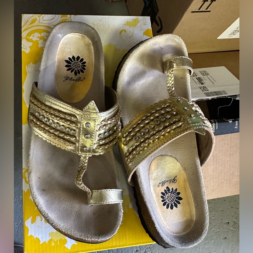 Yellowbox sandal - gold - great condition size 6.5